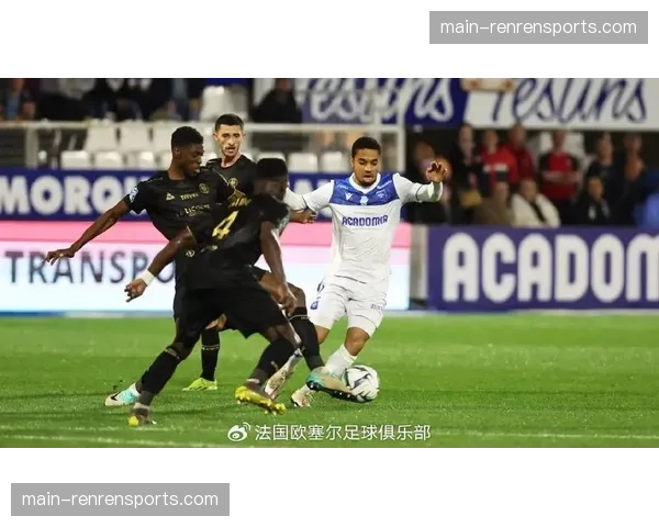 特鲁瓦老门将完成职业生涯第150次零封，赛后获全队列队致敬