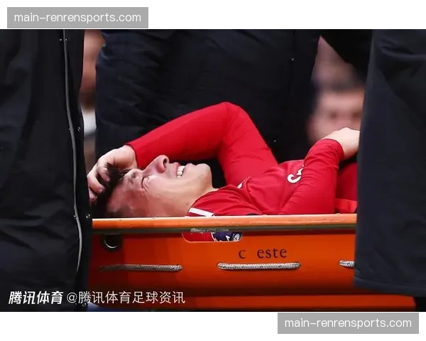 伤病追踪：曼联中卫利桑德罗·马丁内斯预计将赛季报销